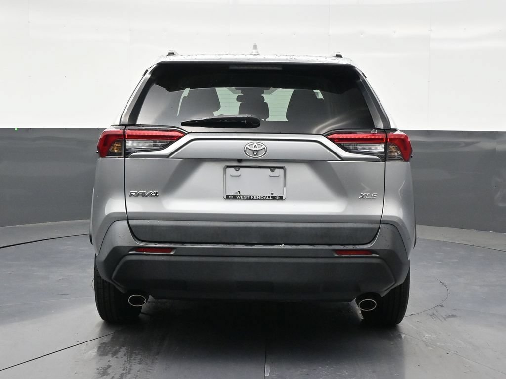 Used 2021 Toyota RAV4 XLE FWD image 4
