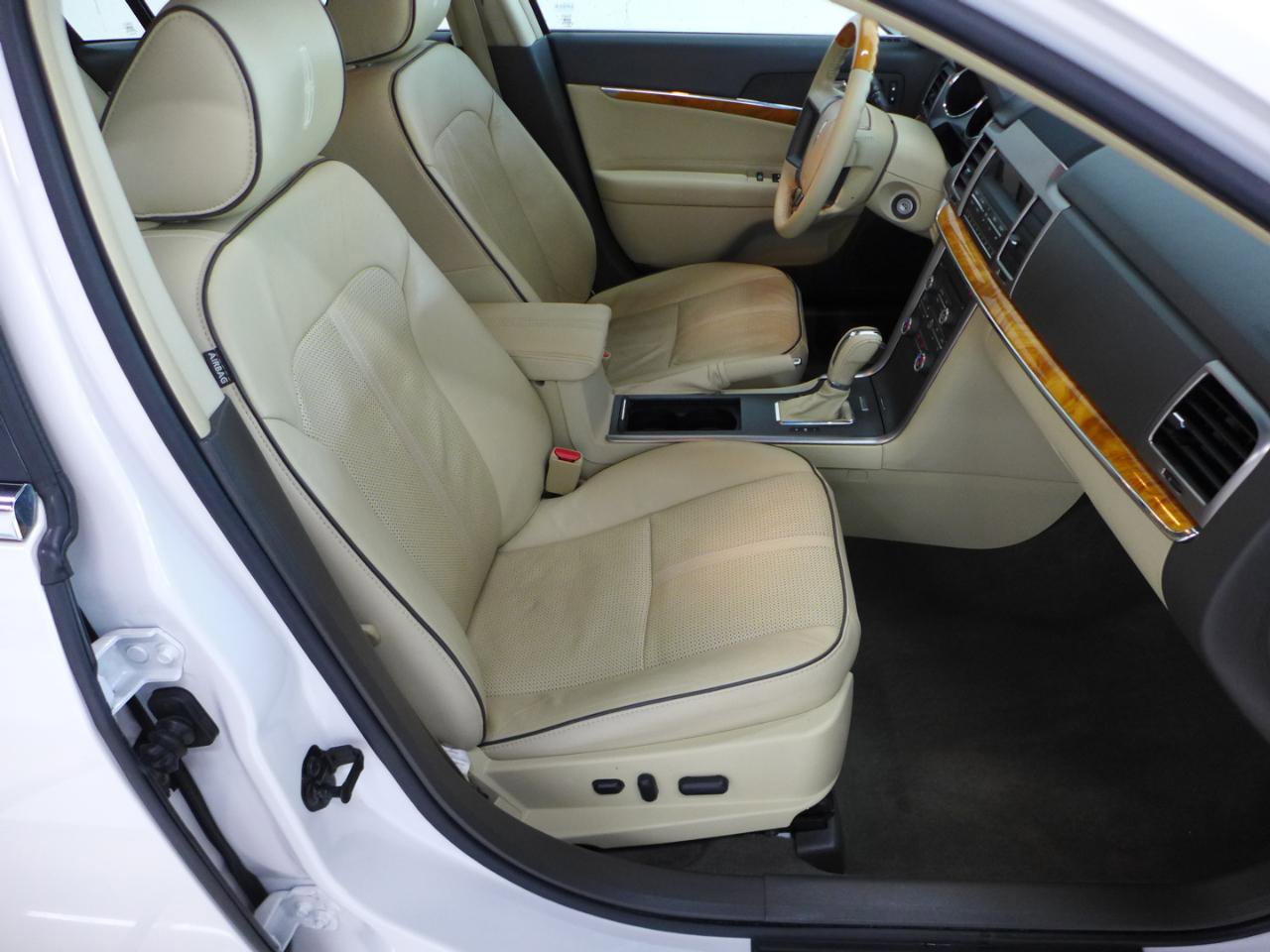 Used 2011 Lincoln MKZ FWD image 42