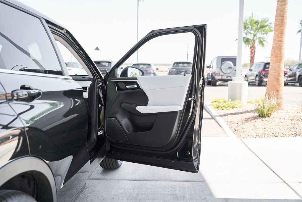 Used 2025 Mitsubishi Outlander SE FWD image 11