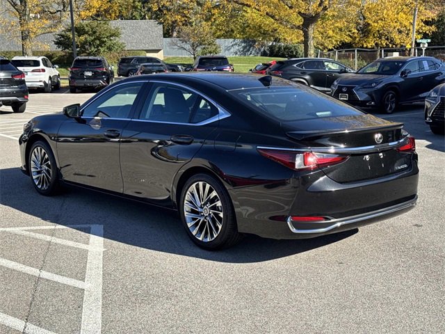Certified 2025 Lexus ES 300h Ultra Luxury image 7