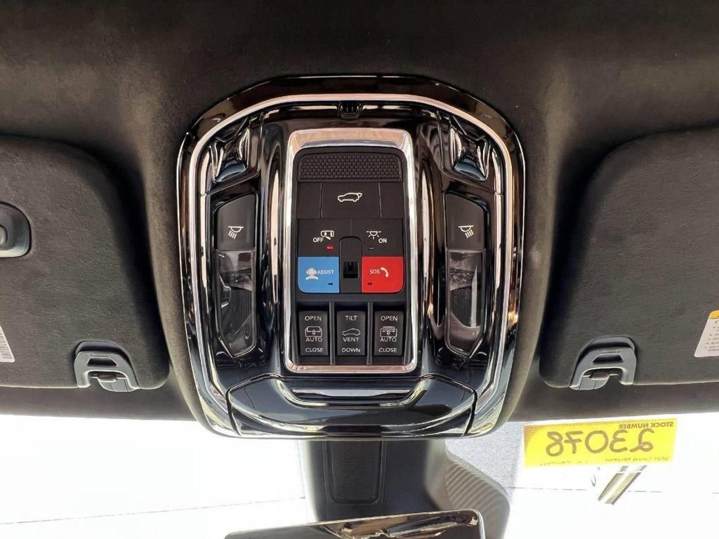 New 2023 Jeep Grand Wagoneer Series III AWD/4WD image 43