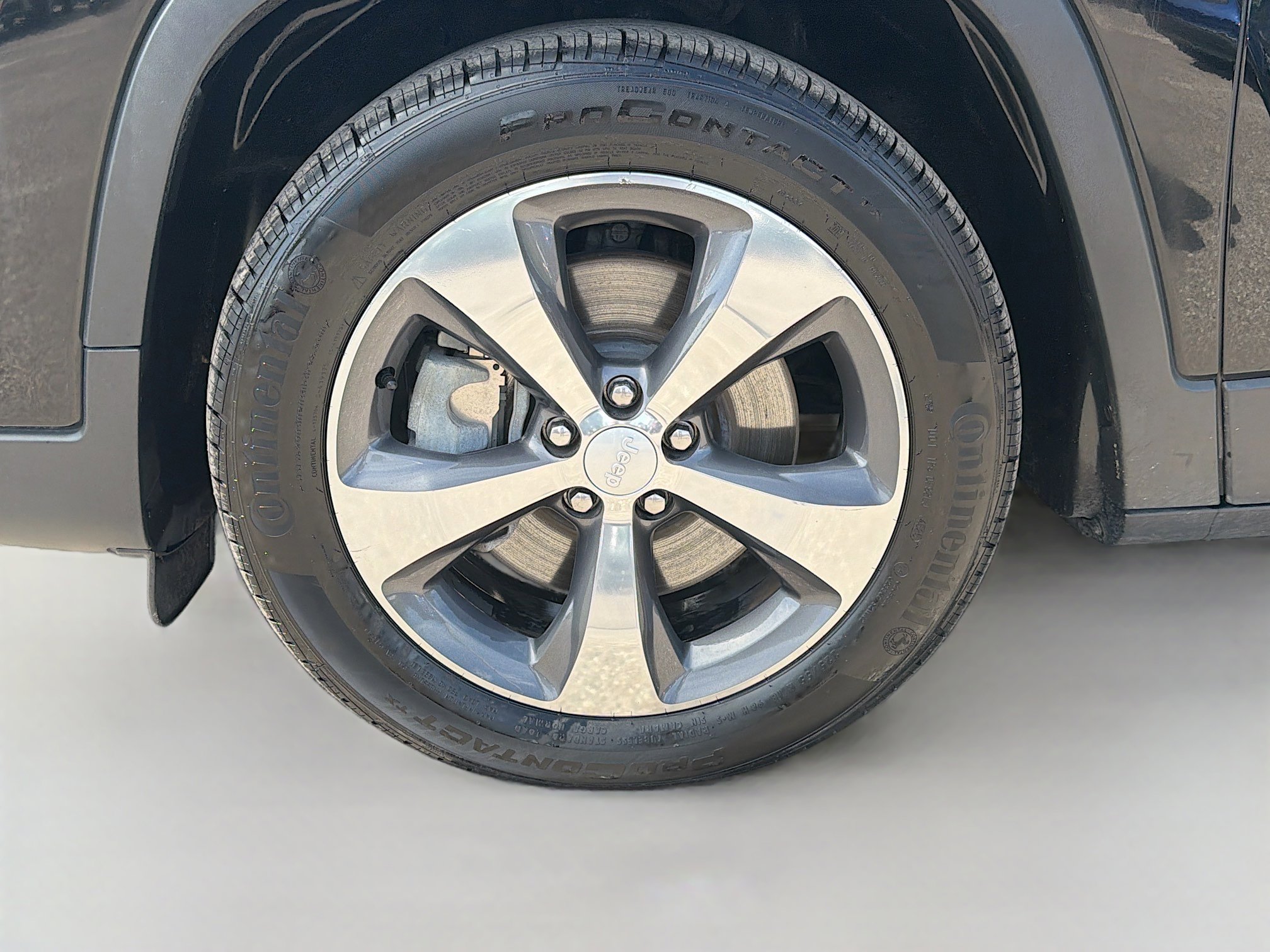 Used 2019 Jeep Cherokee Limited FWD image 40