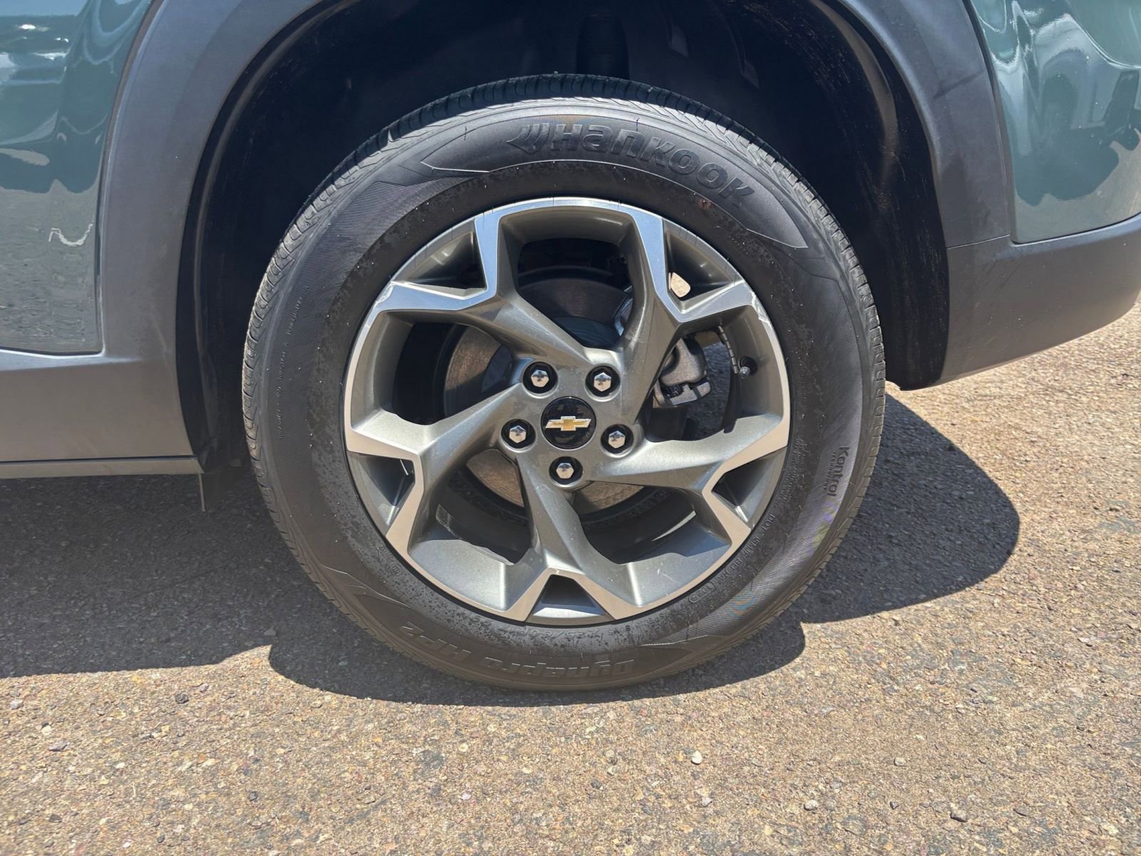 Used 2025 Chevrolet Trax LT FWD image 29