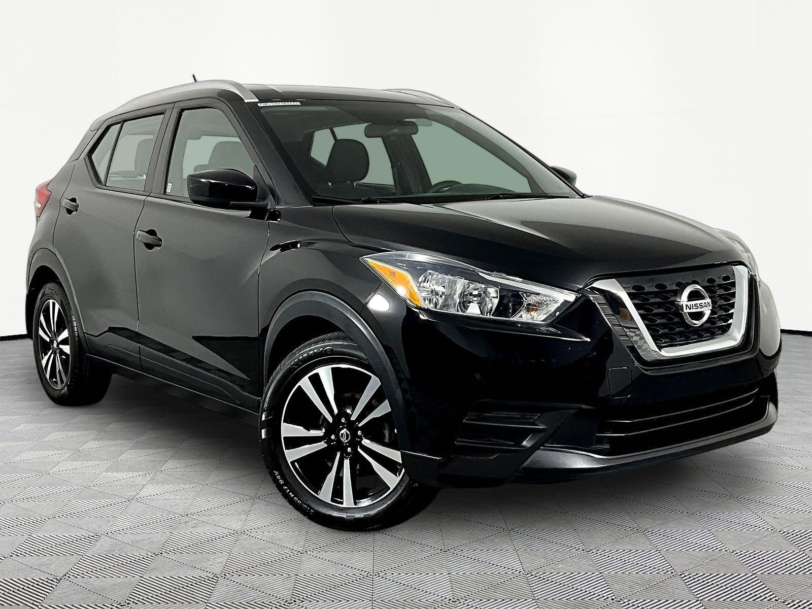 Used 2019 Nissan Kicks SV FWD video 3