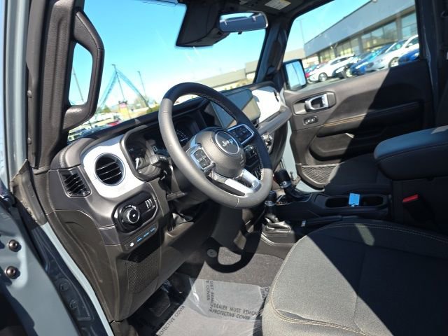 Used 2025 Jeep Wrangler Unlimited Sahara w/ Safety Group AWD/4WD image 14