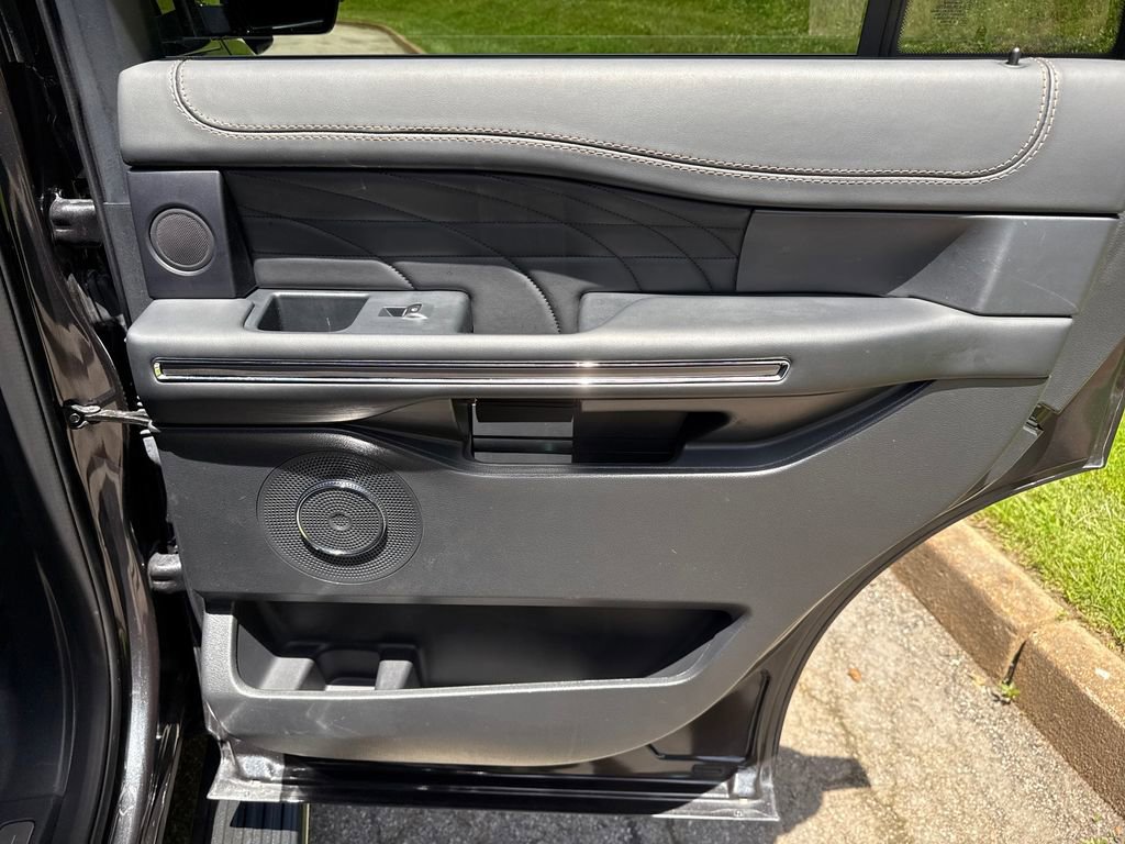 Used 2023 Ford Expedition Platinum AWD/4WD image 32