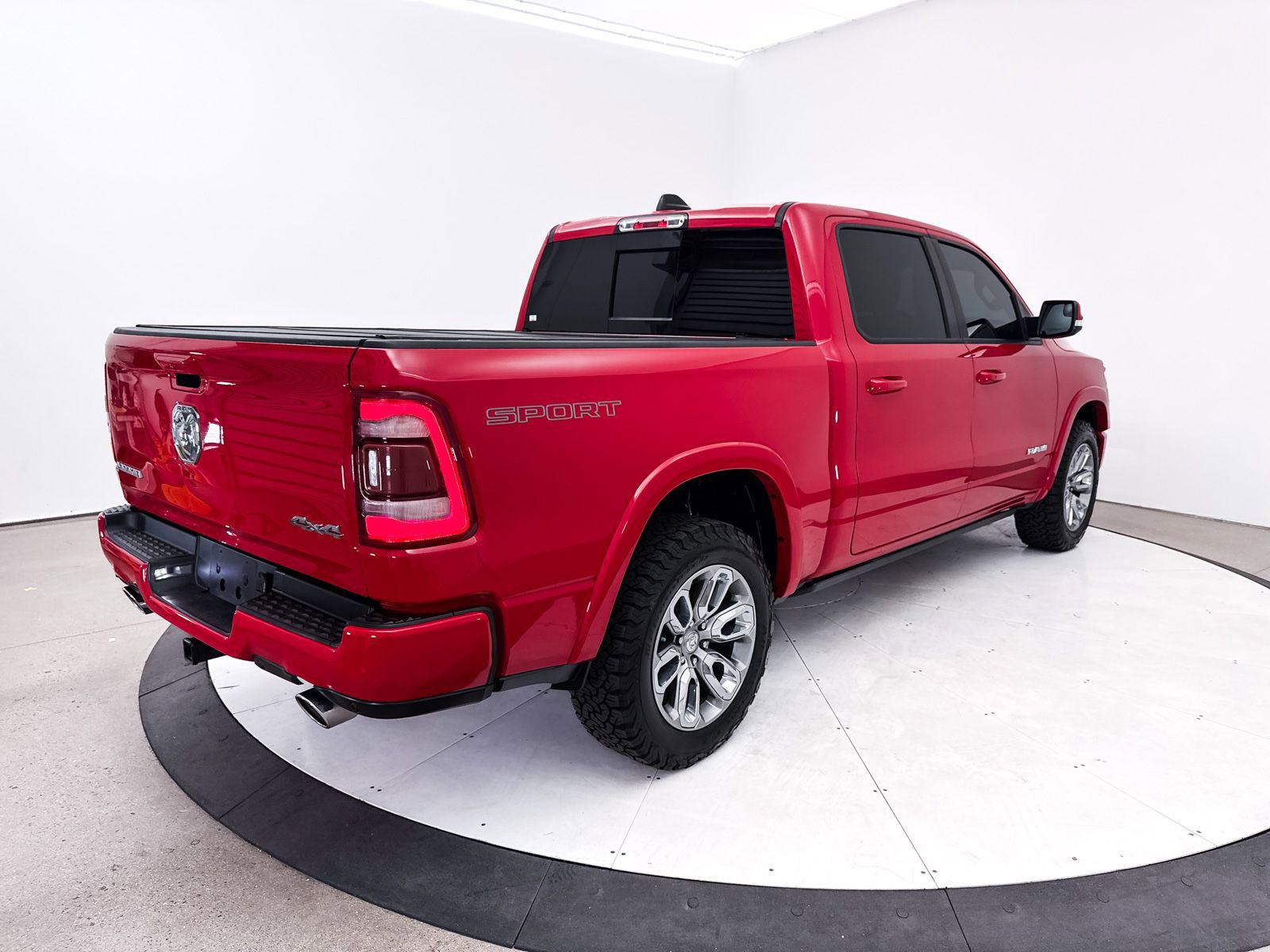 Used 2022 RAM 1500 Laramie w/ Sport Appearance Package image 15