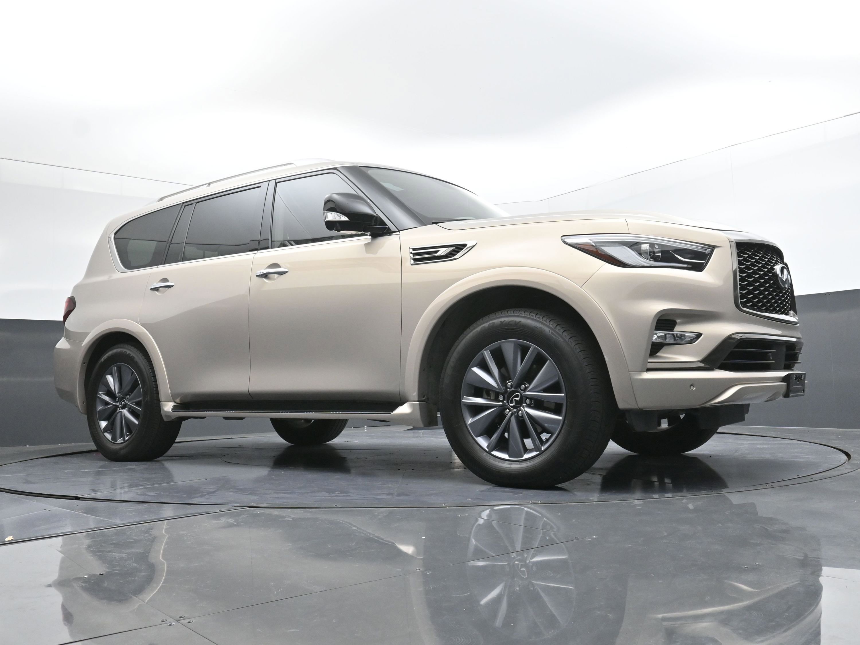 Used 2023 INFINITI QX80 Premium Select w/ All-Season Package image 30