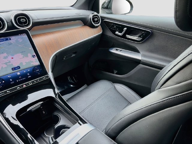 Certified 2025 Mercedes-Benz GLC 300 4MATIC image 25