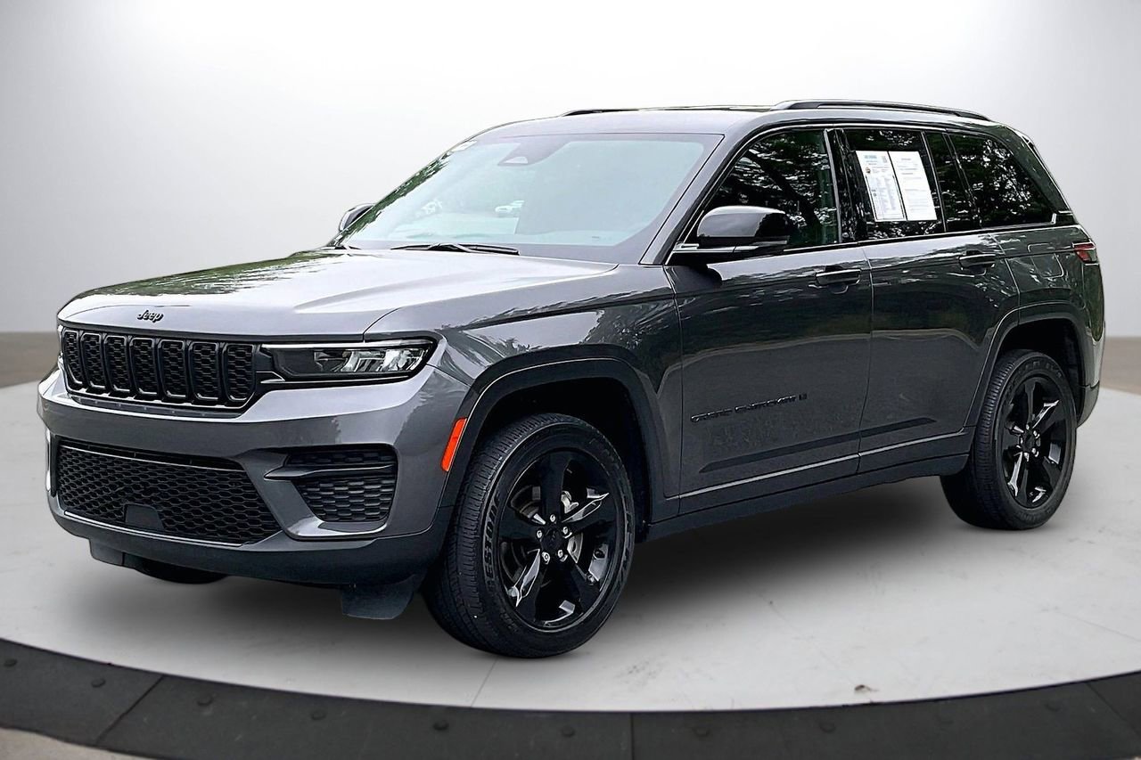 Certified 2023 Jeep Grand Cherokee Altitude AWD/4WD image 4
