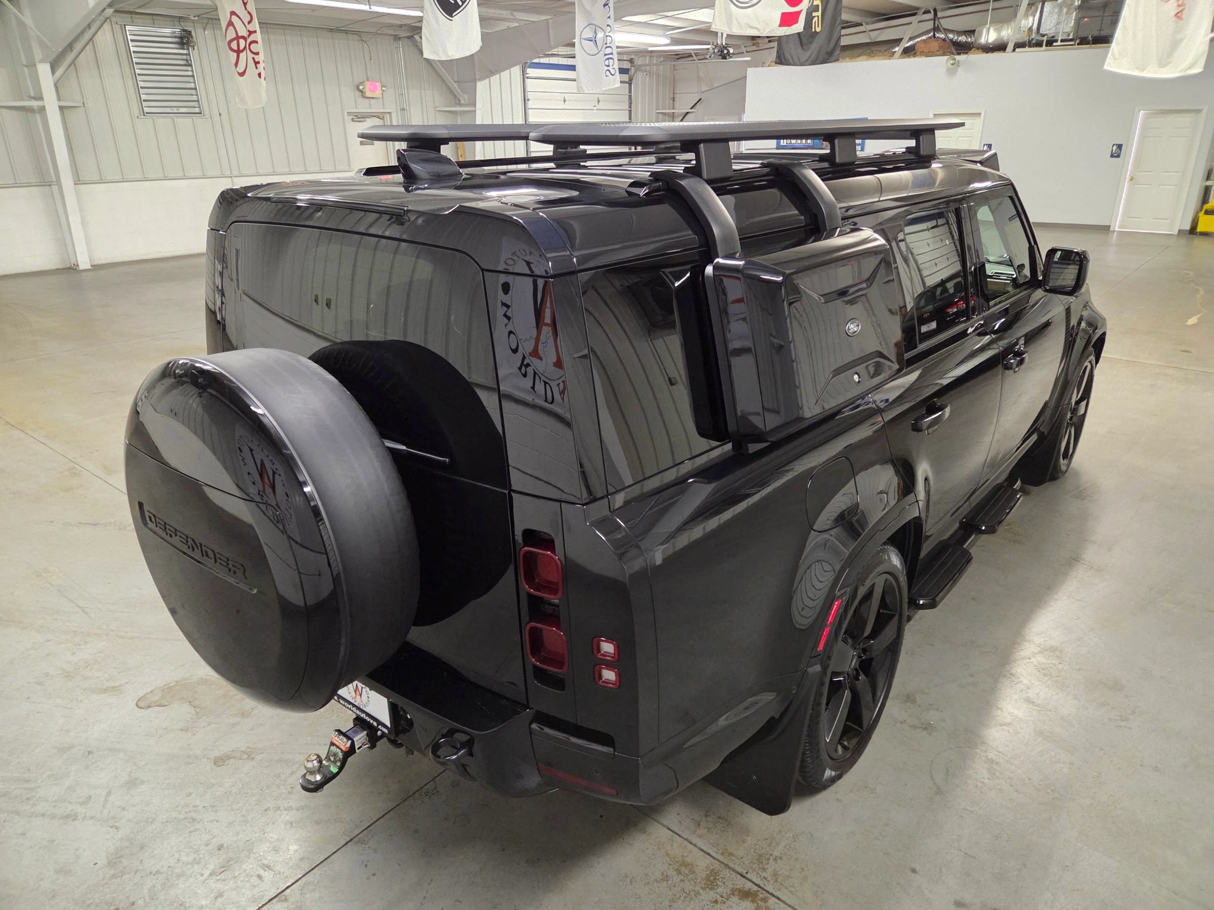 Used 2024 Land Rover Defender 130 X-Dynamic SE AWD/4WD image 7