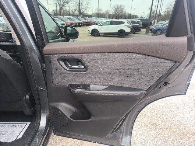 Used 2023 Nissan Rogue SV image 15