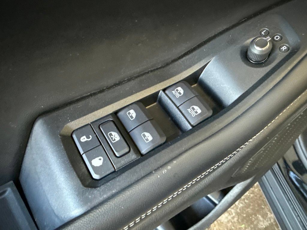Used 2023 Jeep Grand Cherokee Laredo AWD/4WD image 21