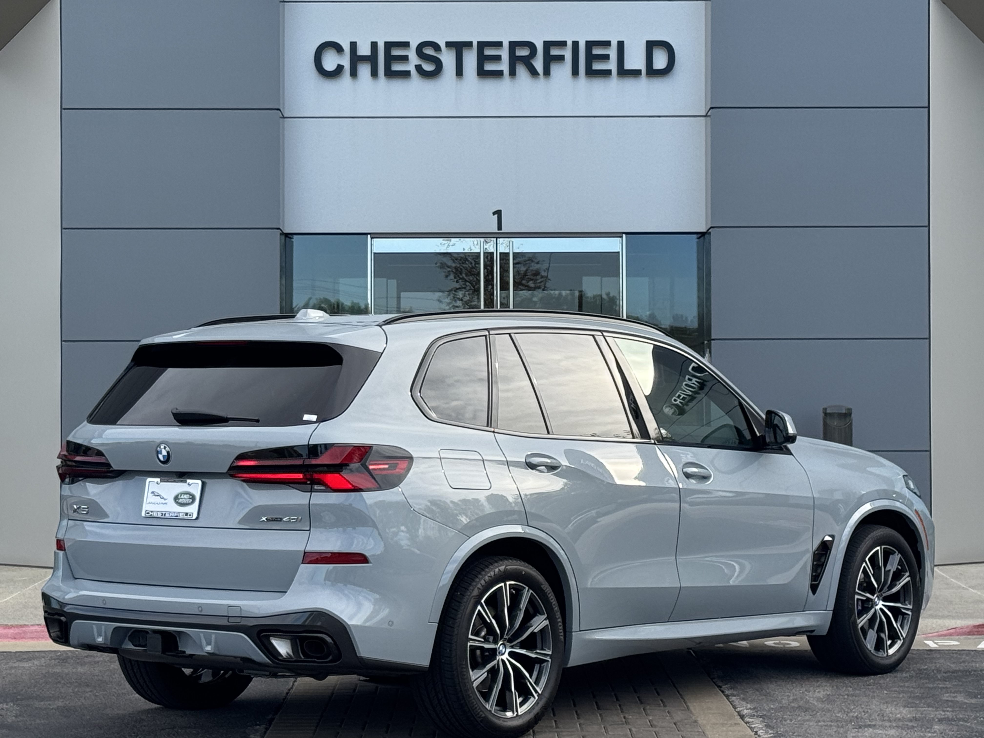 Used 2024 BMW X5 xDrive40i w/ M Sport Package AWD/4WD image 2