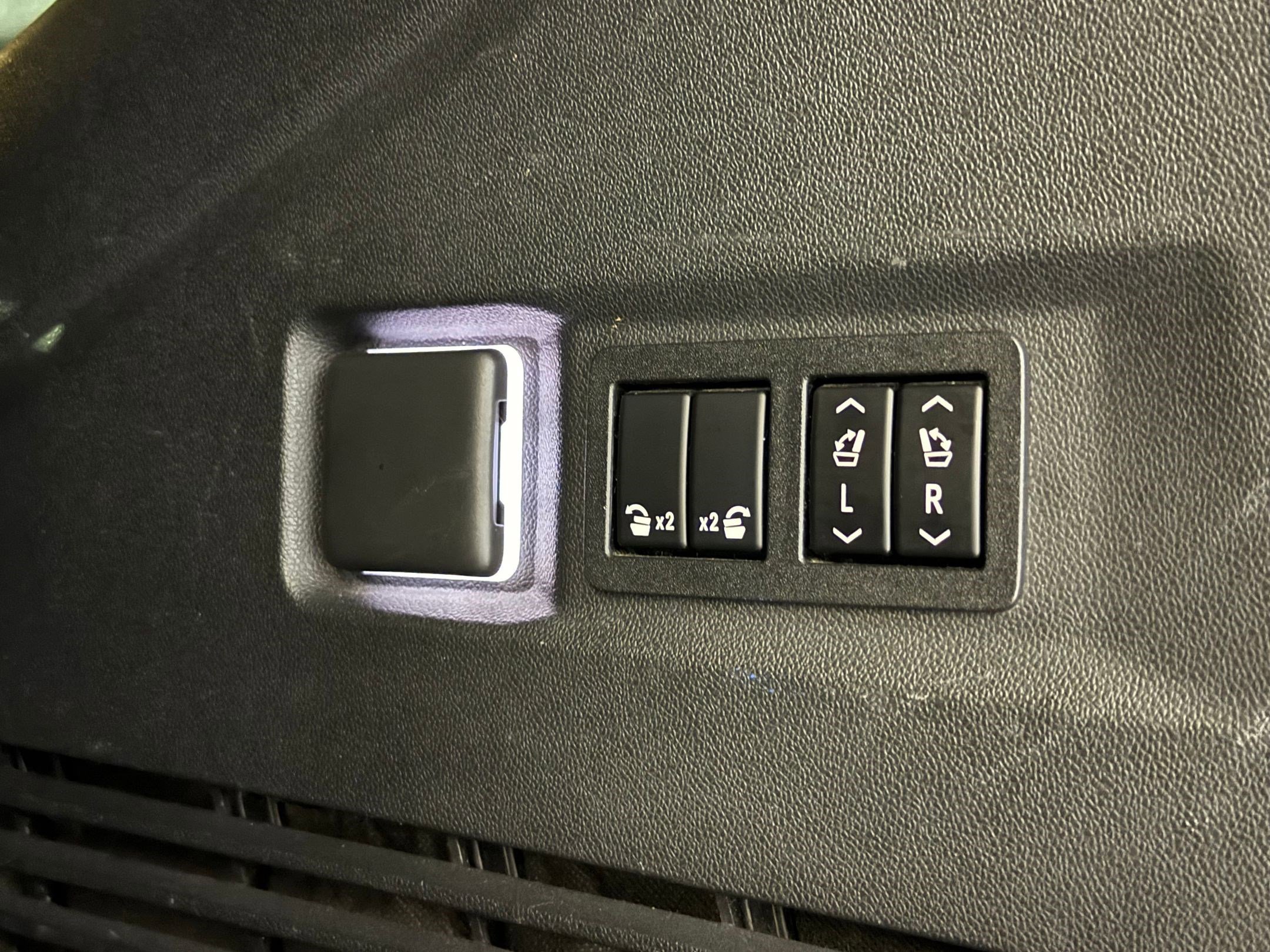 Used 2022 Chevrolet Tahoe LT w/ LT Signature Package image 45