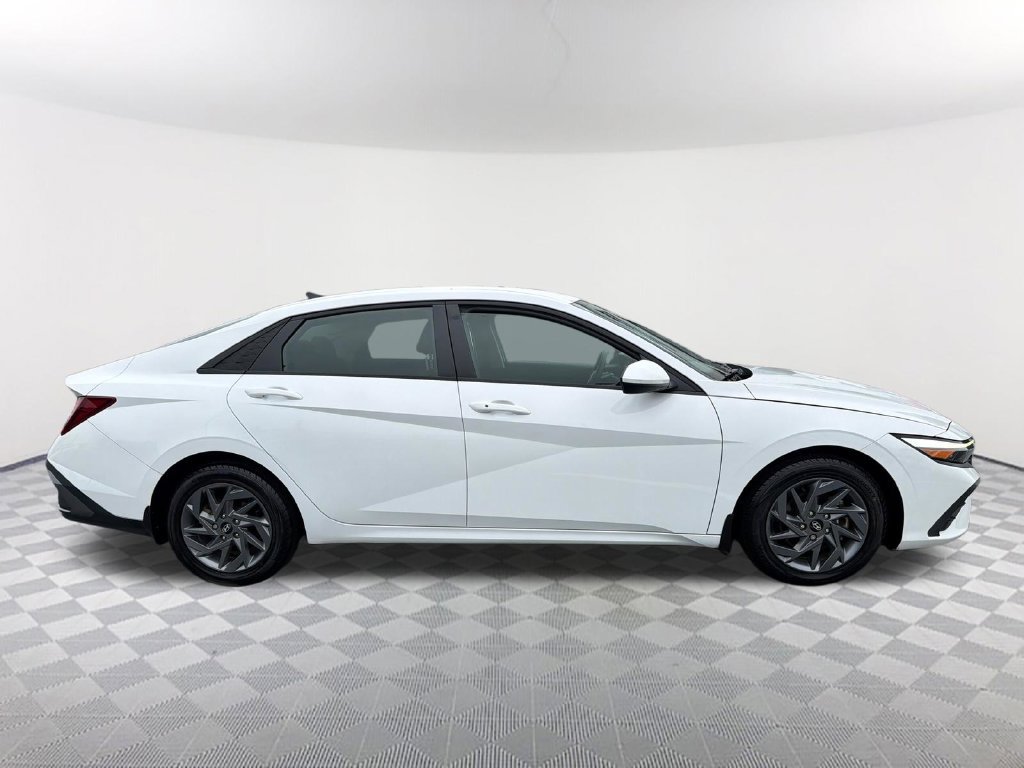 Used 2024 Hyundai Elantra SEL FWD image 4