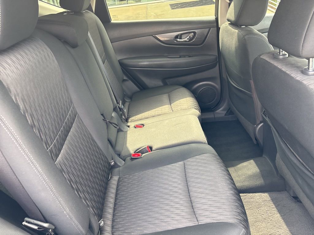 Used 2019 Nissan Rogue SV image 16