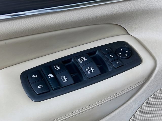 Used 2021 Jeep Grand Cherokee Overland AWD/4WD image 9