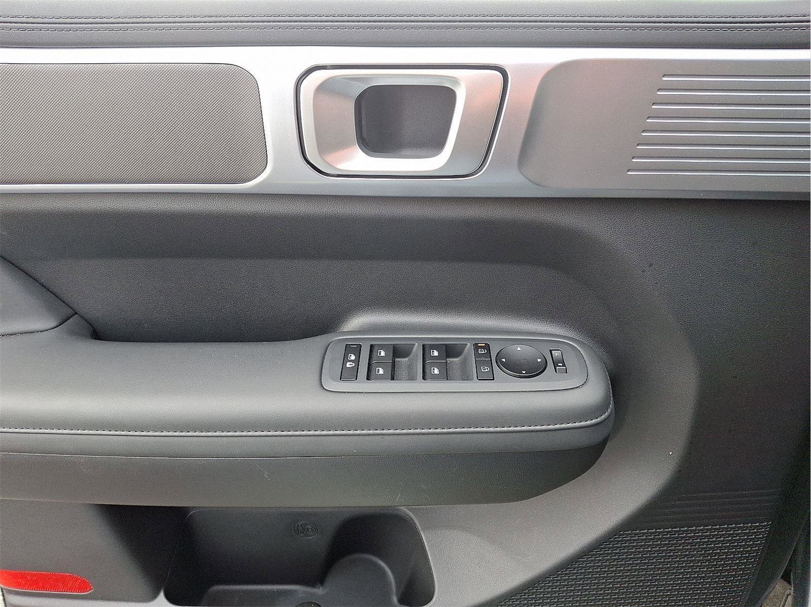 Used 2025 Hyundai Santa Fe XRT image 11