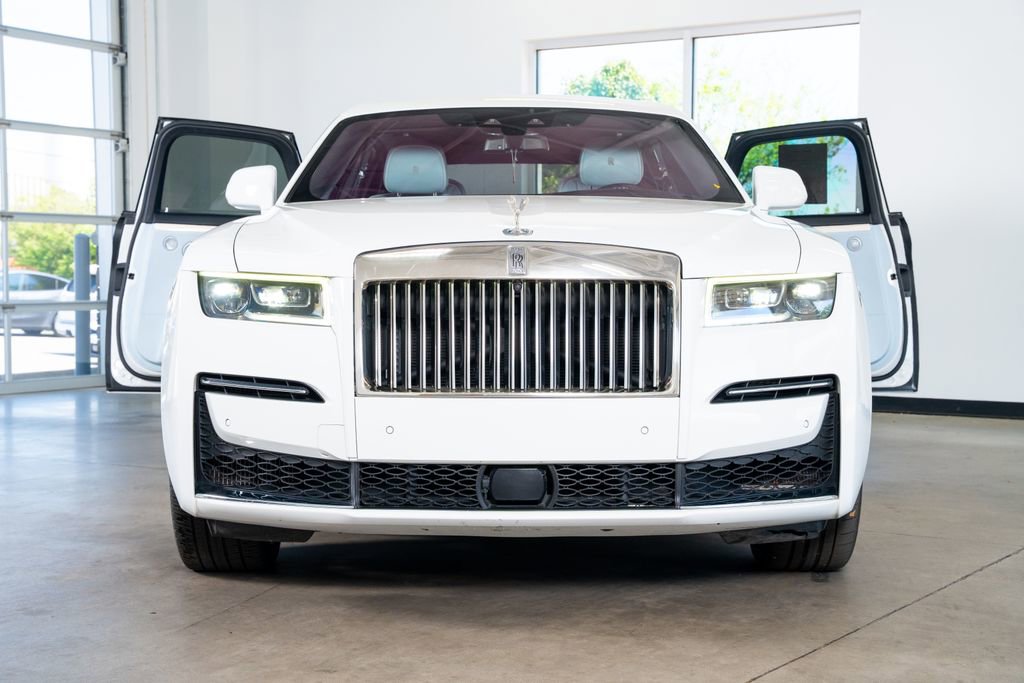 Used 2022 Rolls-Royce Ghost image 3