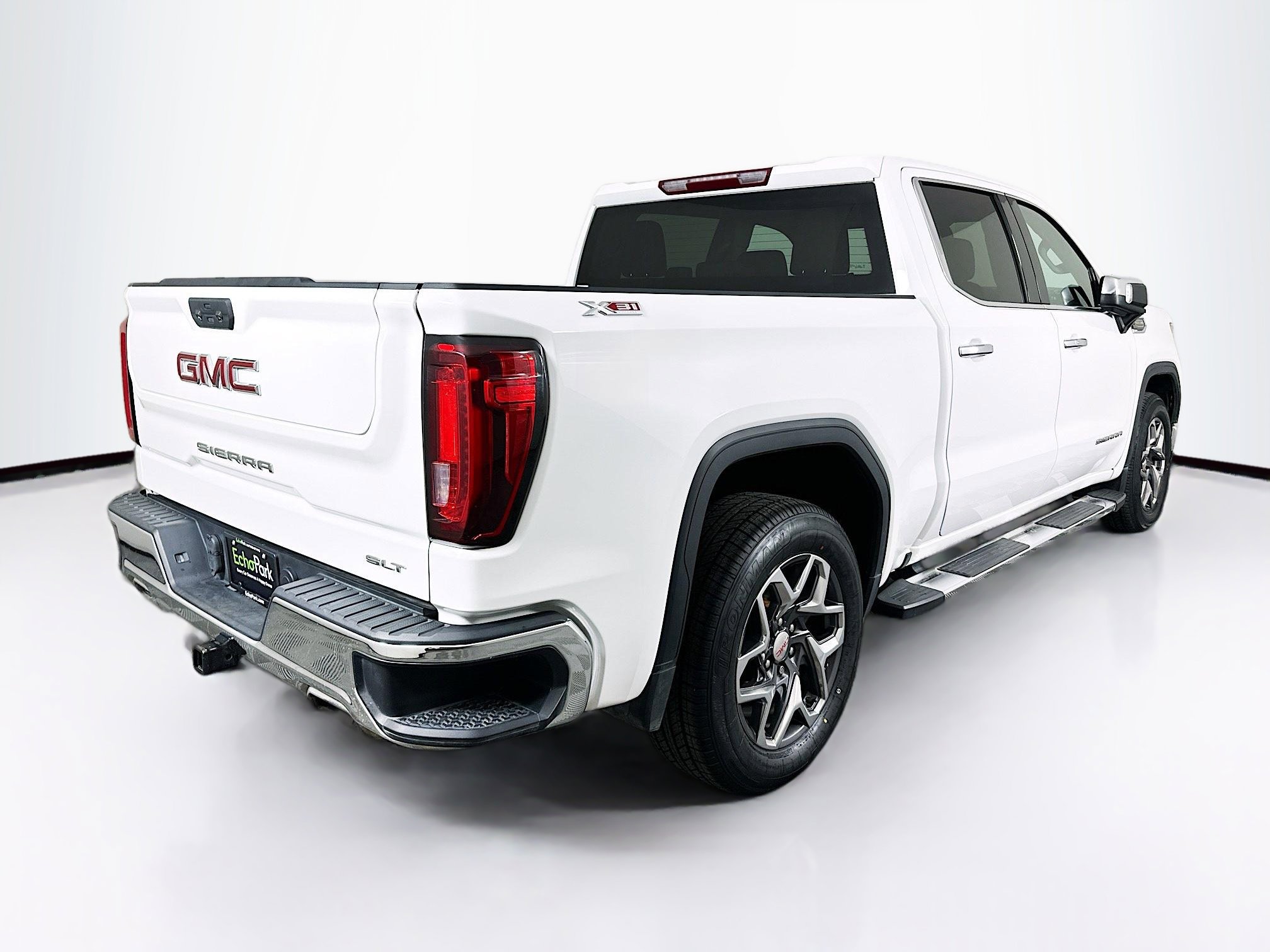 Used 2022 GMC Sierra 1500 SLT w/ X31 Off-Road Package image 9