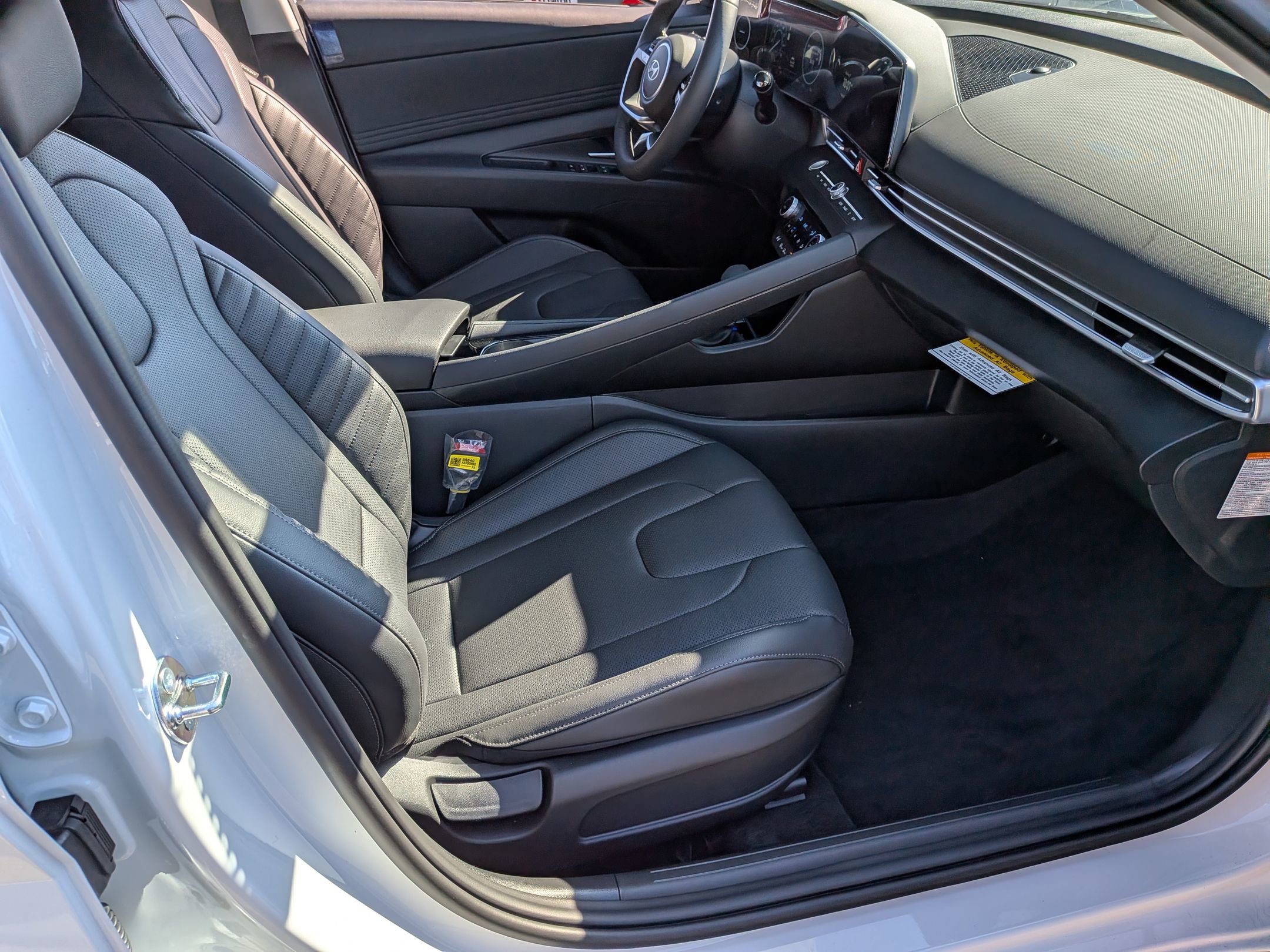 New 2026 Hyundai Elantra Limited FWD image 25