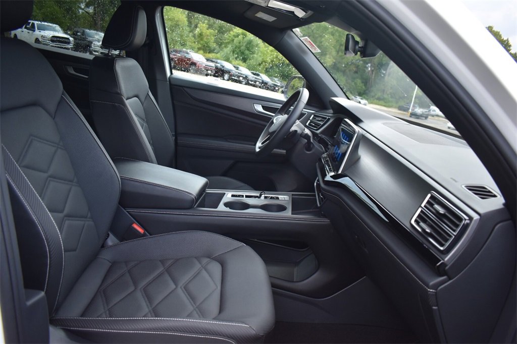 Used 2024 Volkswagen Atlas Cross Sport SE image 16