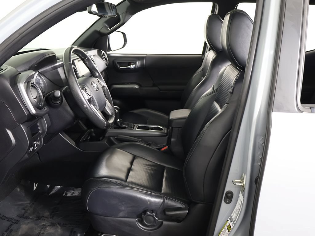 Used 2018 Toyota Tacoma TRD Sport AWD/4WD image 31