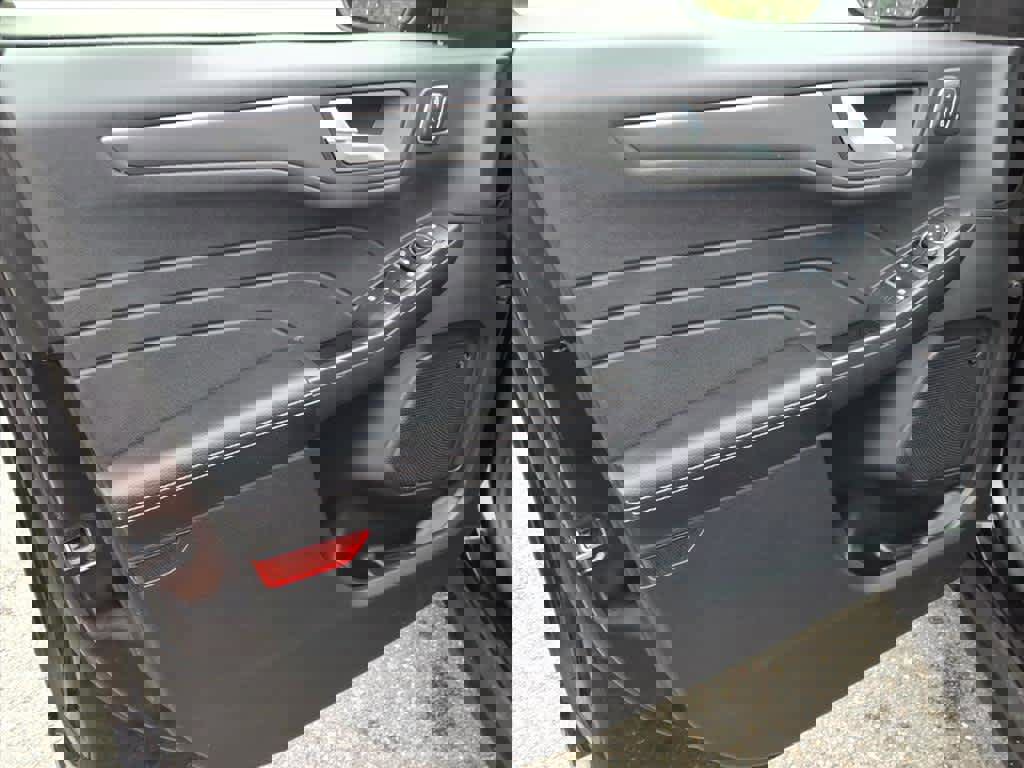 Used 2025 Ford Escape Active w/ Active Premium Tech Pack image 10