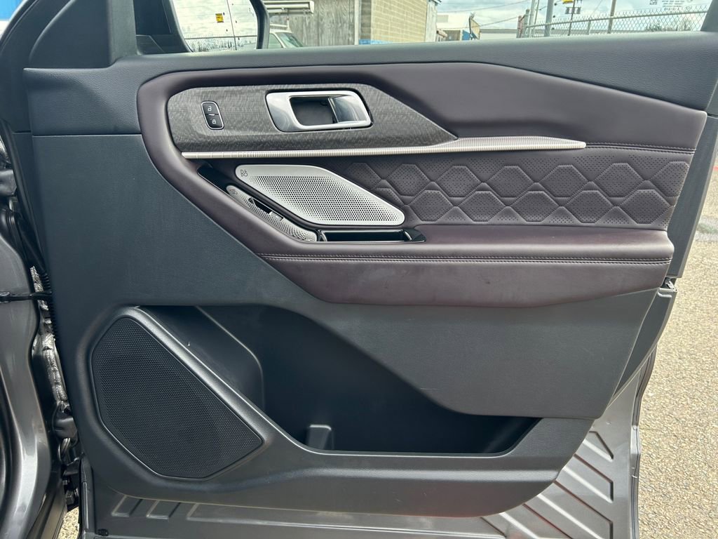 Used 2025 Ford Explorer Platinum w/ LUX Leather Package AWD/4WD image 25