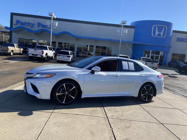 Used 2020 Toyota Camry XSE image 5