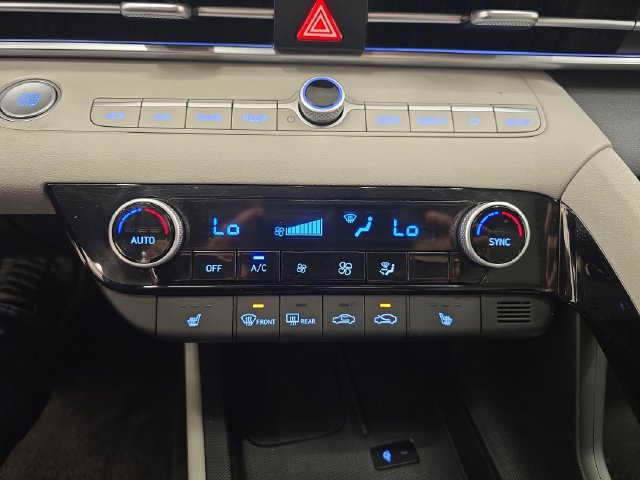 Used 2025 Hyundai Elantra Limited FWD image 24