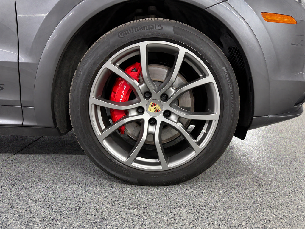 Used 2022 Porsche Cayenne GTS AWD/4WD image 5