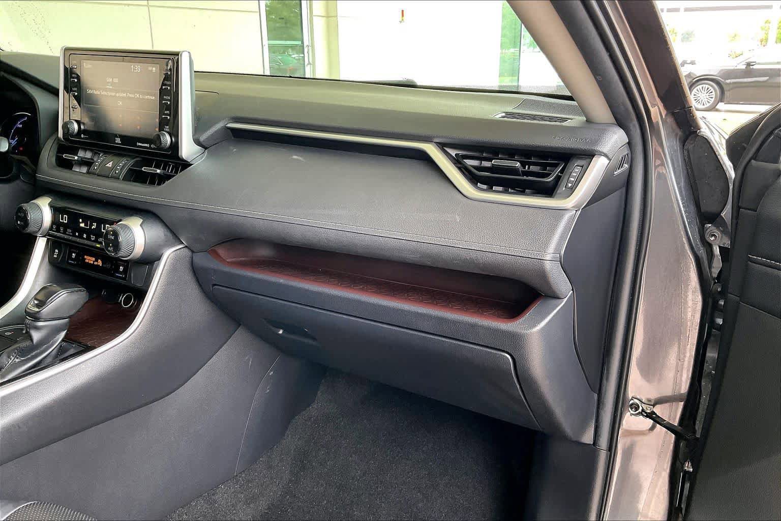 Used 2020 Toyota RAV4 Limited w/ Limited Grade Weather Package AWD/4WD image 17