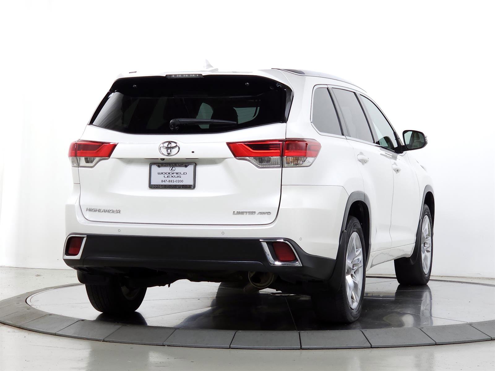 Used 2017 Toyota Highlander Limited AWD/4WD image 9
