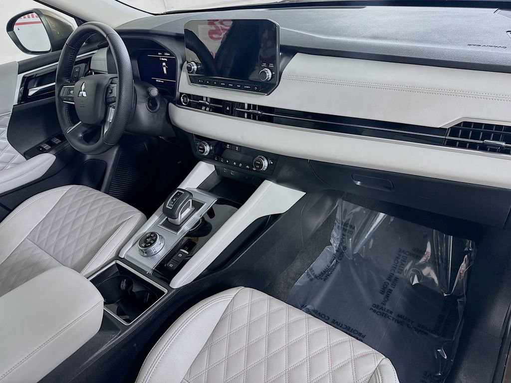 Used 2023 Mitsubishi Outlander SEL AWD/4WD image 34