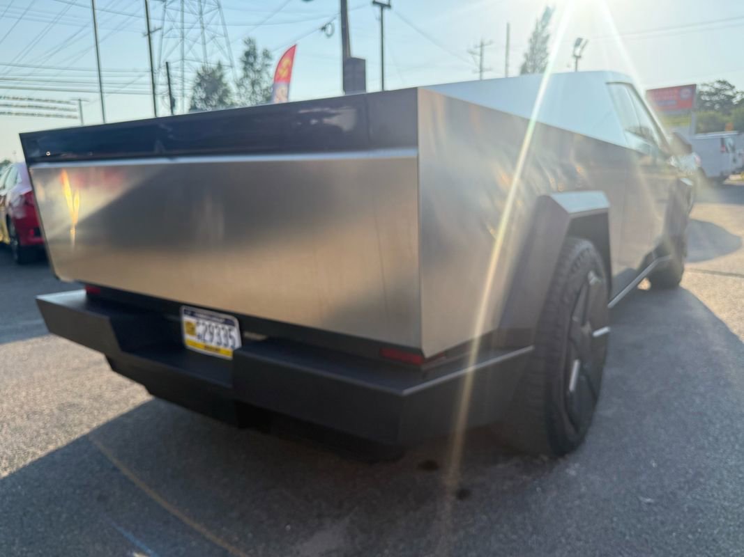 Used 2024 Tesla Cybertruck AWD Crew Cab image 5
