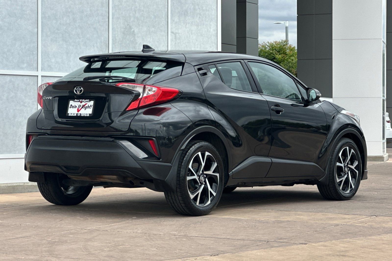 Used 2018 Toyota C-HR XLE FWD image 4