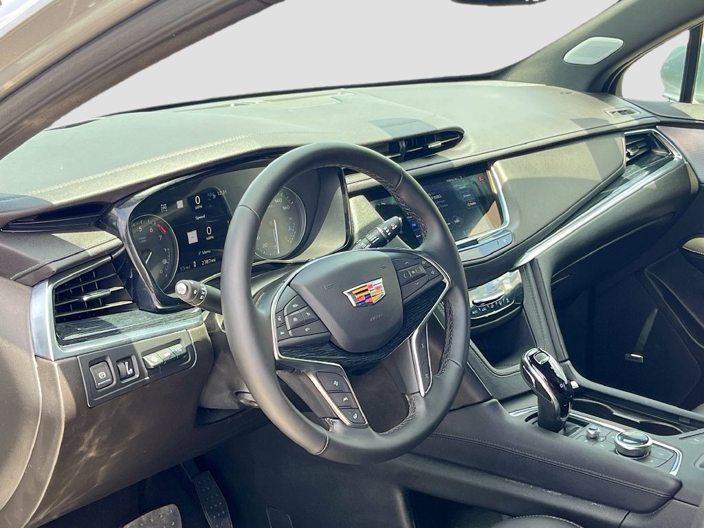 Used 2025 Cadillac XT5 Premium Luxury w/ Technology Package AWD/4WD image 9