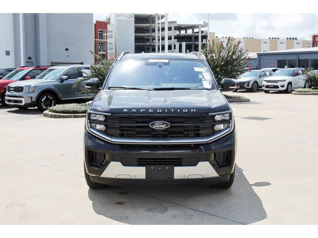 Used 2025 Ford Expedition Platinum AWD/4WD image 2