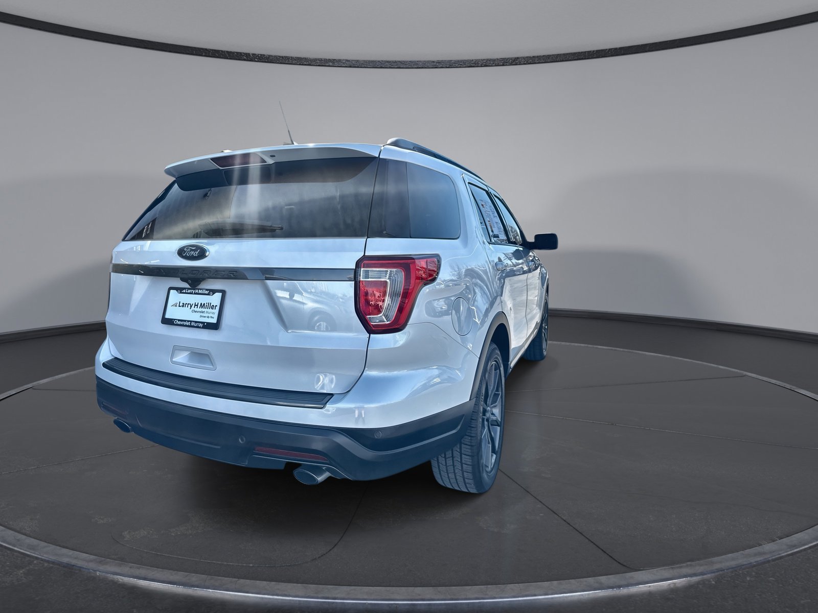 Used 2018 Ford Explorer XLT w/ Equipment Group 202A image 14