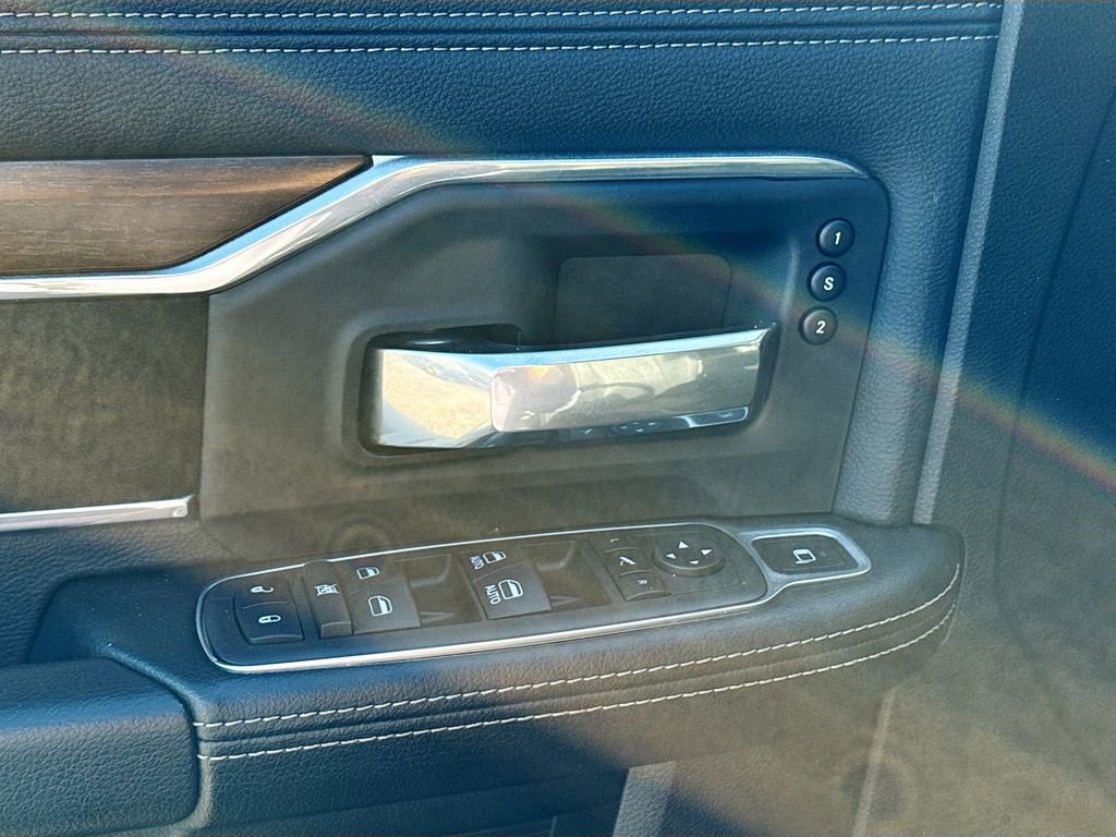 Used 2022 RAM 2500 Laramie AWD/4WD image 16