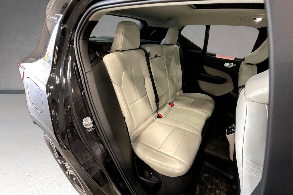 Used 2020 Volvo XC40 T5 Inscription w/ Protection Package Premier image 25