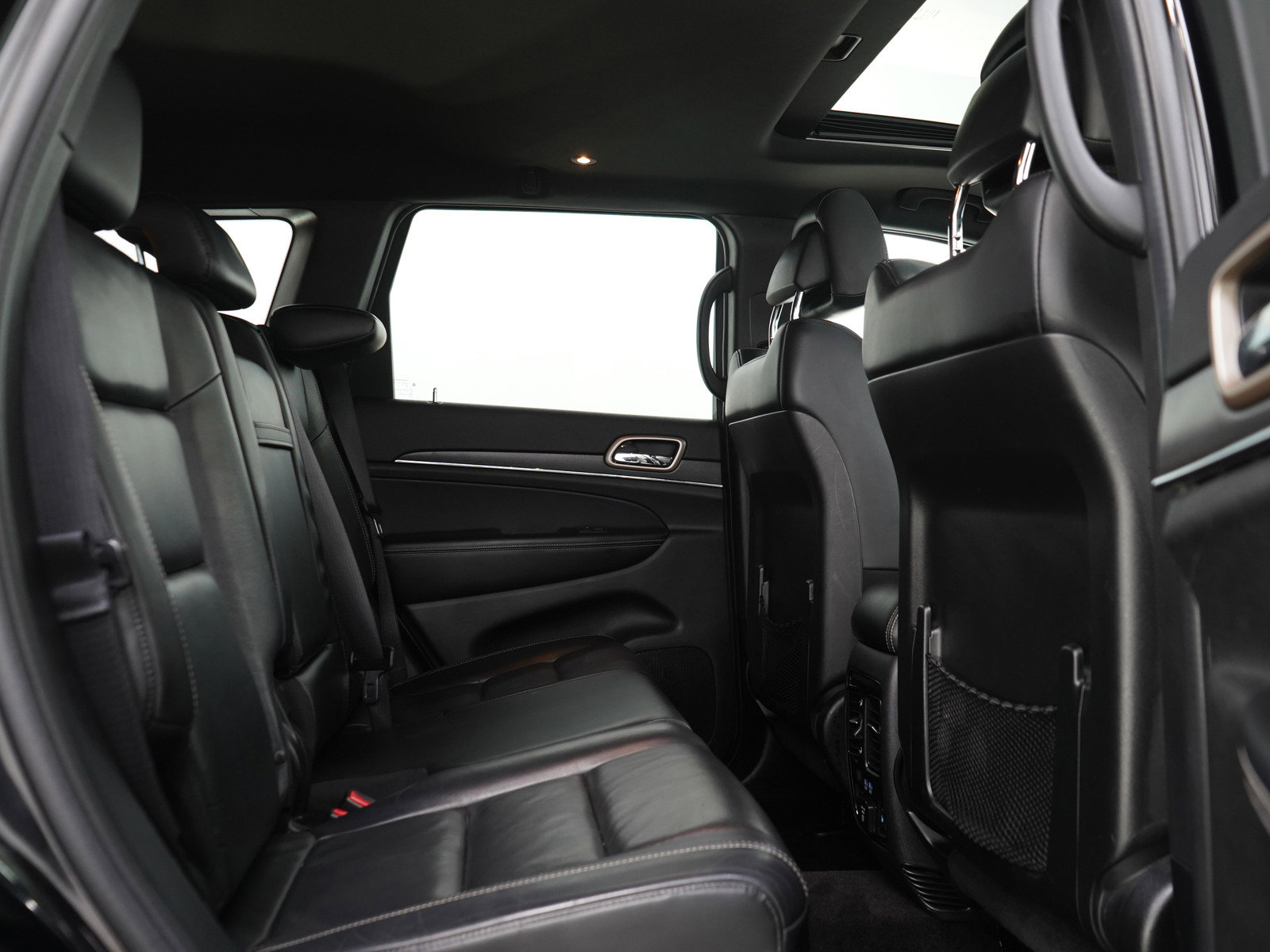 Used 2017 Jeep Grand Cherokee Limited AWD/4WD image 9