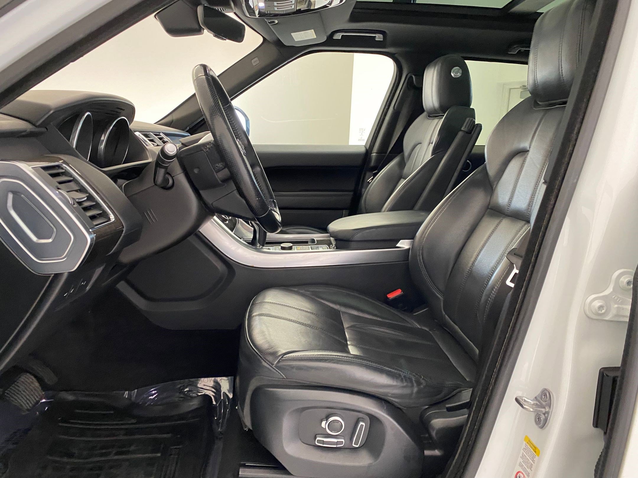 Used 2017 Land Rover Range Rover Sport HSE image 4