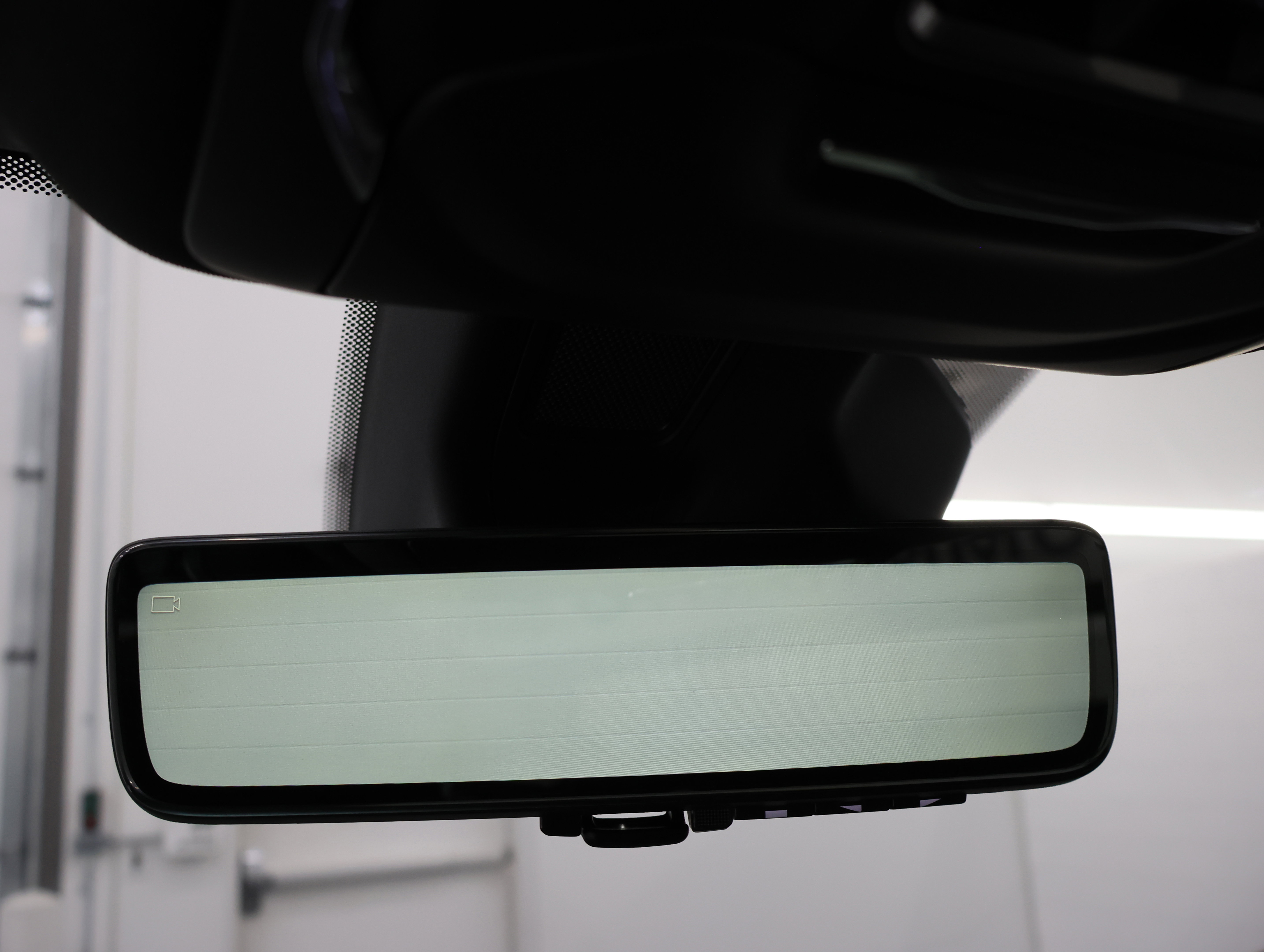 Used 2025 Jeep Grand Cherokee Limited w/ Luxury Tech Group II image 73