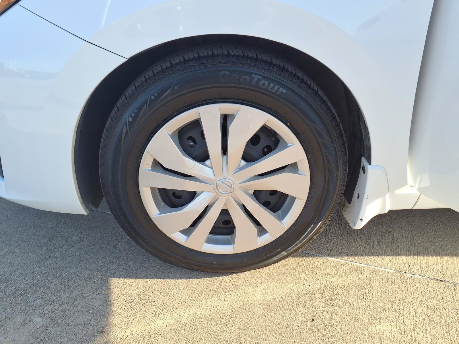 Used 2024 Nissan Versa S w/ Trunk Package FWD image 27
