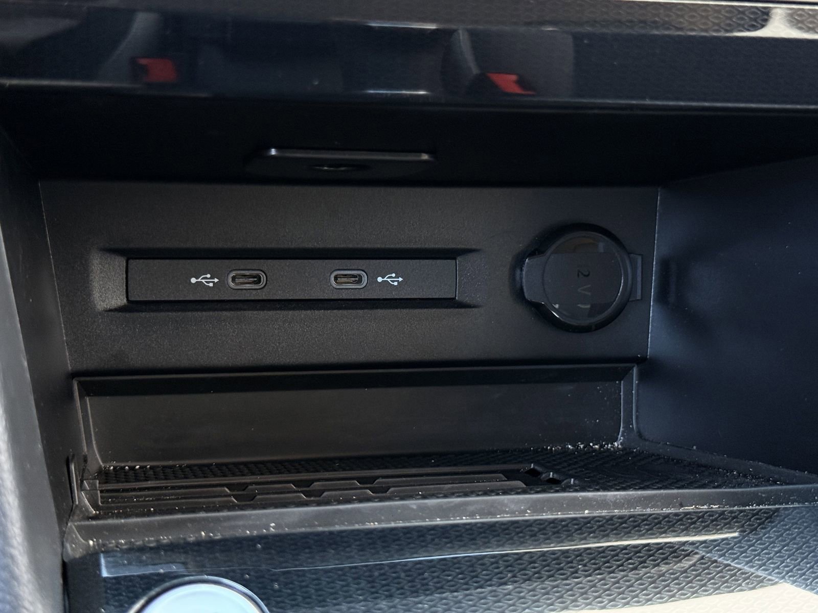 Used 2025 Volkswagen Taos SE image 19