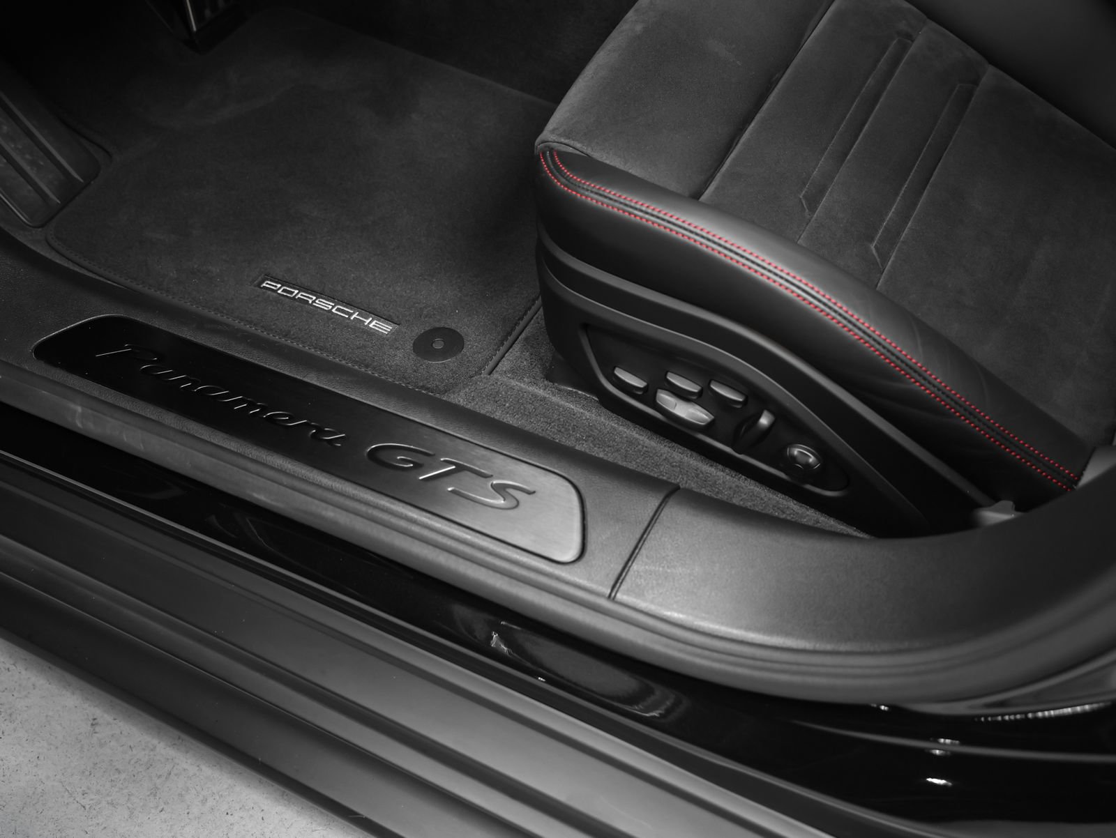 Certified 2023 Porsche Panamera GTS AWD/4WD image 30