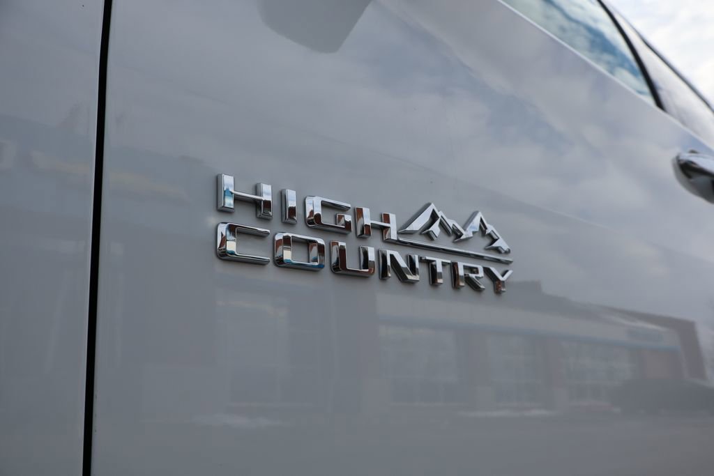 Used 2022 Chevrolet Traverse High Country image 9